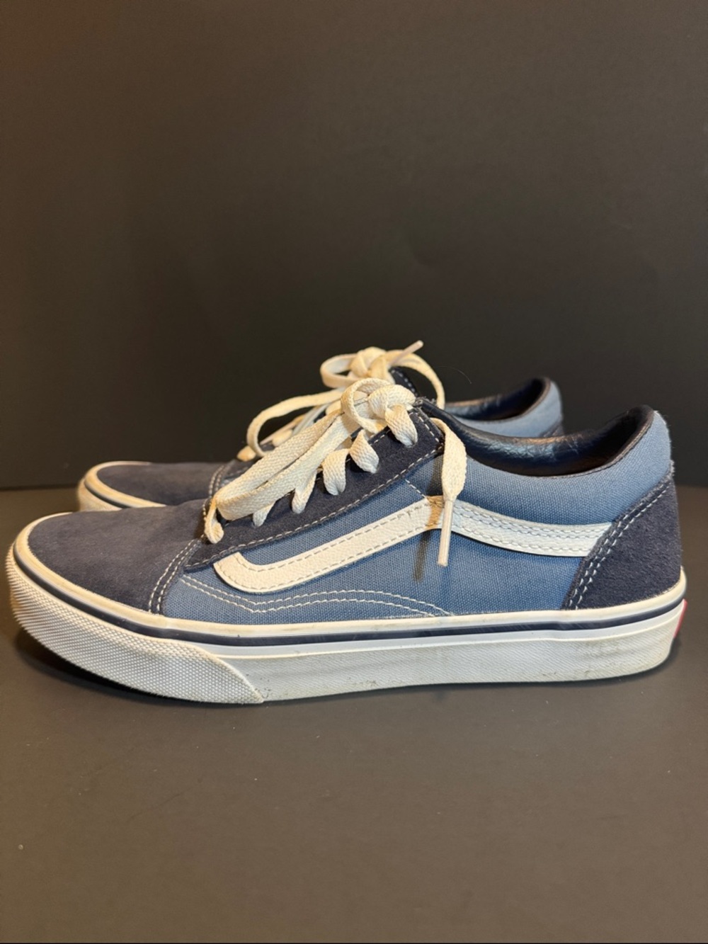 Vans Low-Top Sneakers in Navy and Light Blue - Picture 4 of 9